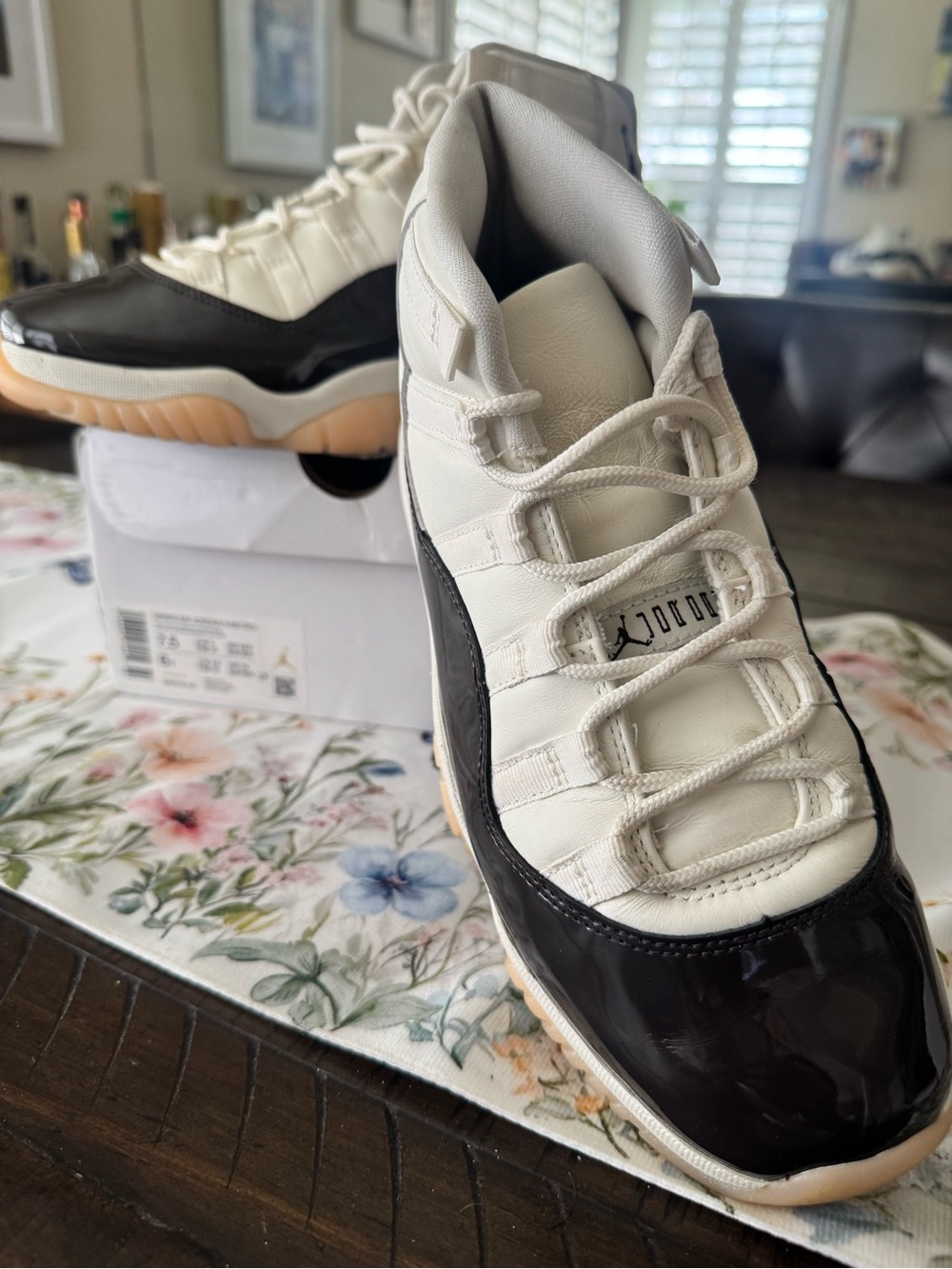 Women’s Used Jordan 11 Neapolitan Size 7.5 boys 6